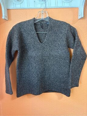 ISDA & CO wool and cashmere blend V neck gray sweater